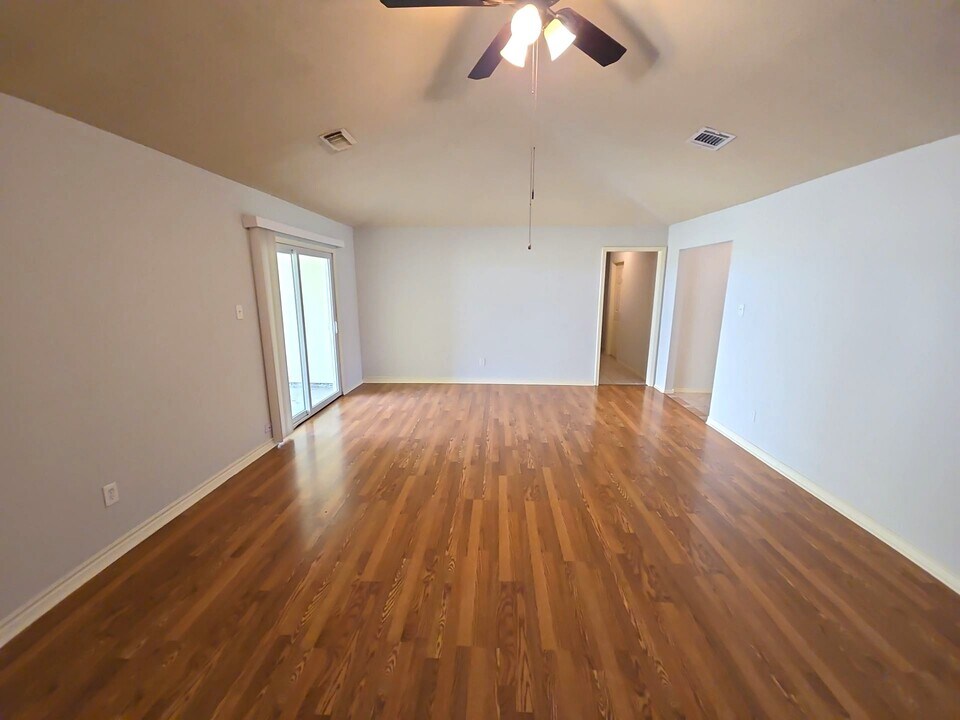 5611 Caldicote St in Humble, TX - Building Photo