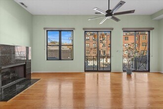 2511 N Milwaukee Ave, Unit 2S in Chicago, IL - Foto de edificio - Building Photo