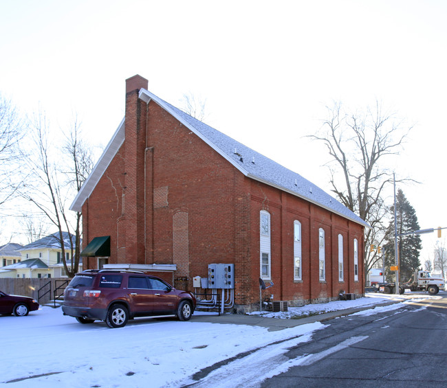 702 E Market St in Nappanee, IN - Building Photo - Building Photo