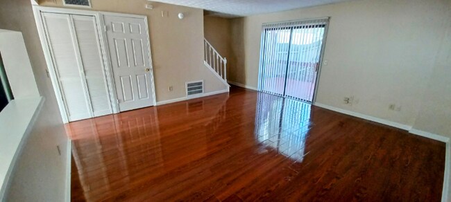 303 Roswell Commons Cir in Roswell, GA - Building Photo - Building Photo