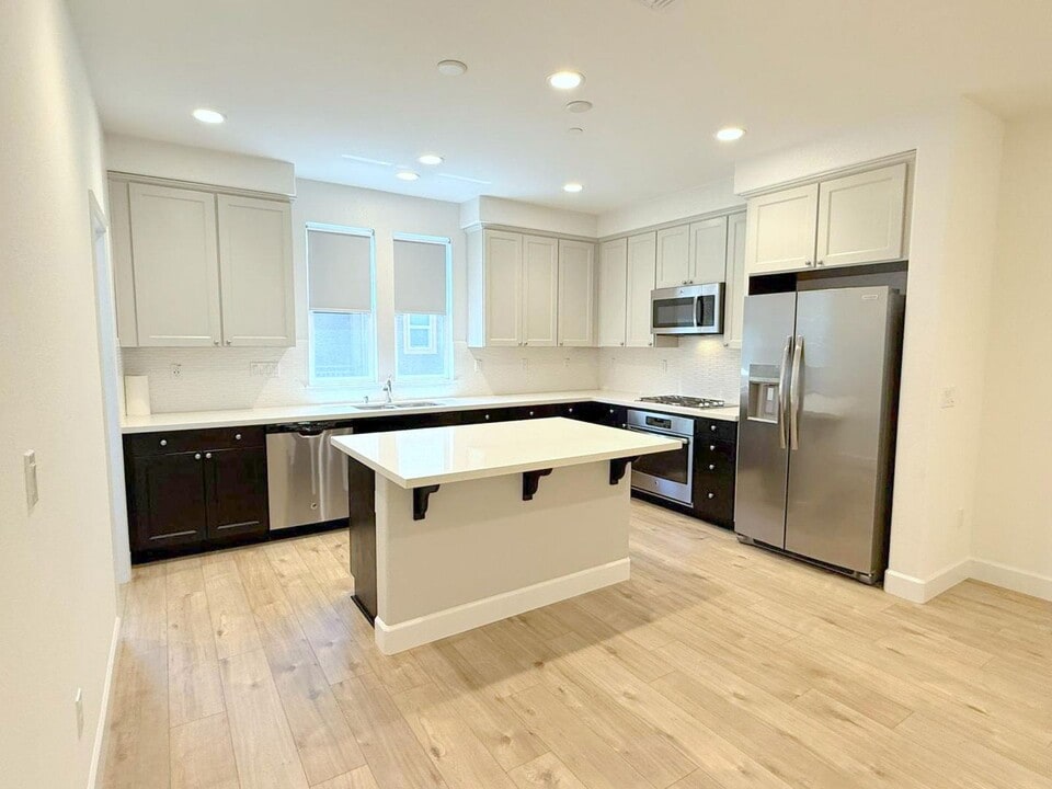 445 Ryan Ter in San Ramon, CA - Building Photo