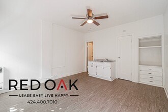 1021 Mariposa Ave, Unit 11 1/2 in Los Angeles, CA - Foto de edificio - Building Photo