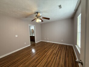 106 Centerrock Dr in Christiana, TN - Foto de edificio - Building Photo