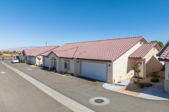 Tamarisk Villas in Hesperia, CA - Building Photo - Building Photo
