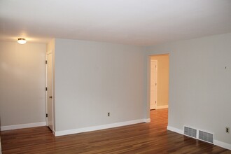 61 Alton St in Walpole, MA - Building Photo - Building Photo