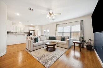646 Westcross St in Houston, TX - Building Photo - Building Photo