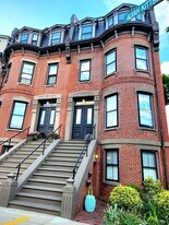 8 Alvah Kittredge Park, Unit 1 in Boston, MA - Building Photo