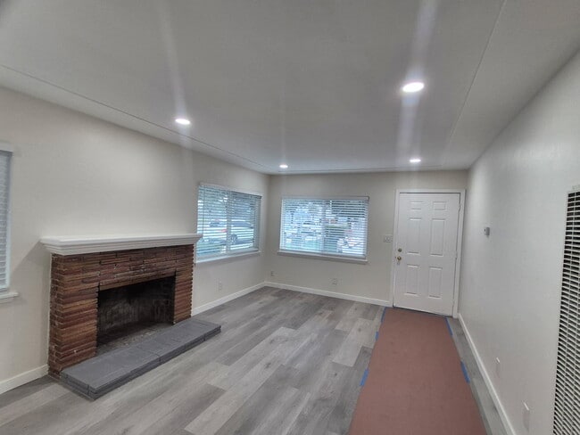 2902 N 1st St, Unit 2902 N 1st St in Fresno, CA - Foto de edificio - Building Photo