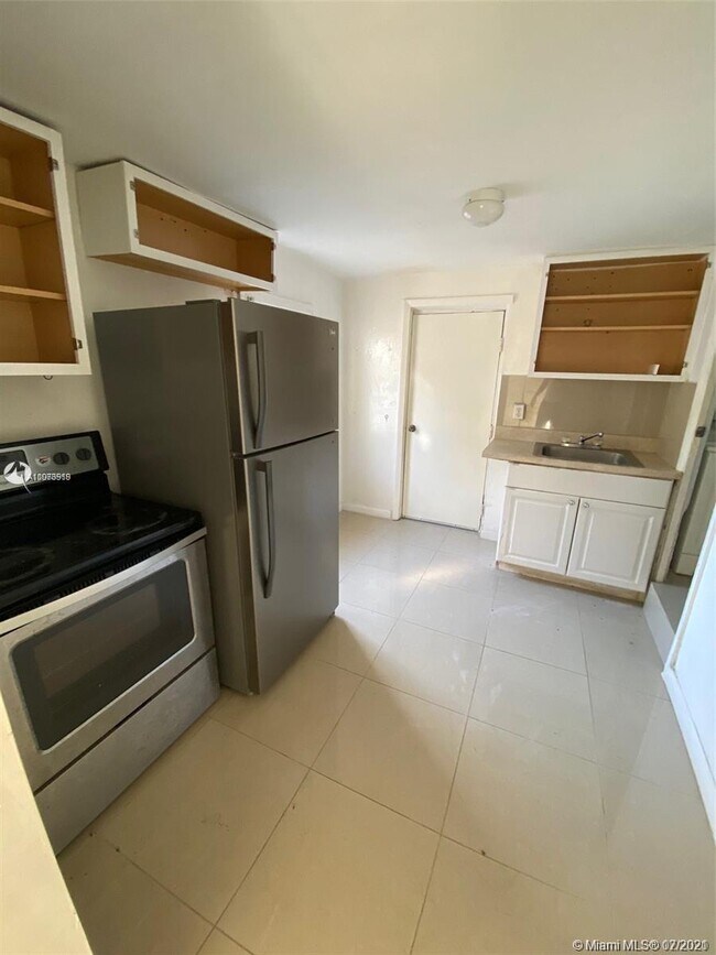 550 NW 30th St-Unit -1 in Miami, FL - Building Photo - Building Photo