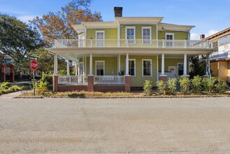 524 E Henry St in Savannah, GA - Building Photo - Building Photo