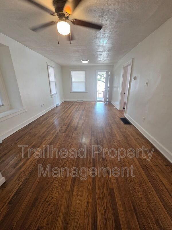 1116 S Woodland Ave in Independence, MO - Building Photo - Building Photo