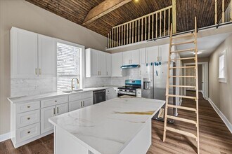 1724 Winnie St in Galveston, TX - Building Photo - Building Photo