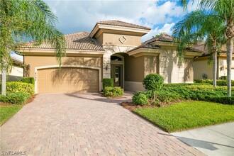 6088 Dogleg Dr in Naples, FL - Foto de edificio - Building Photo