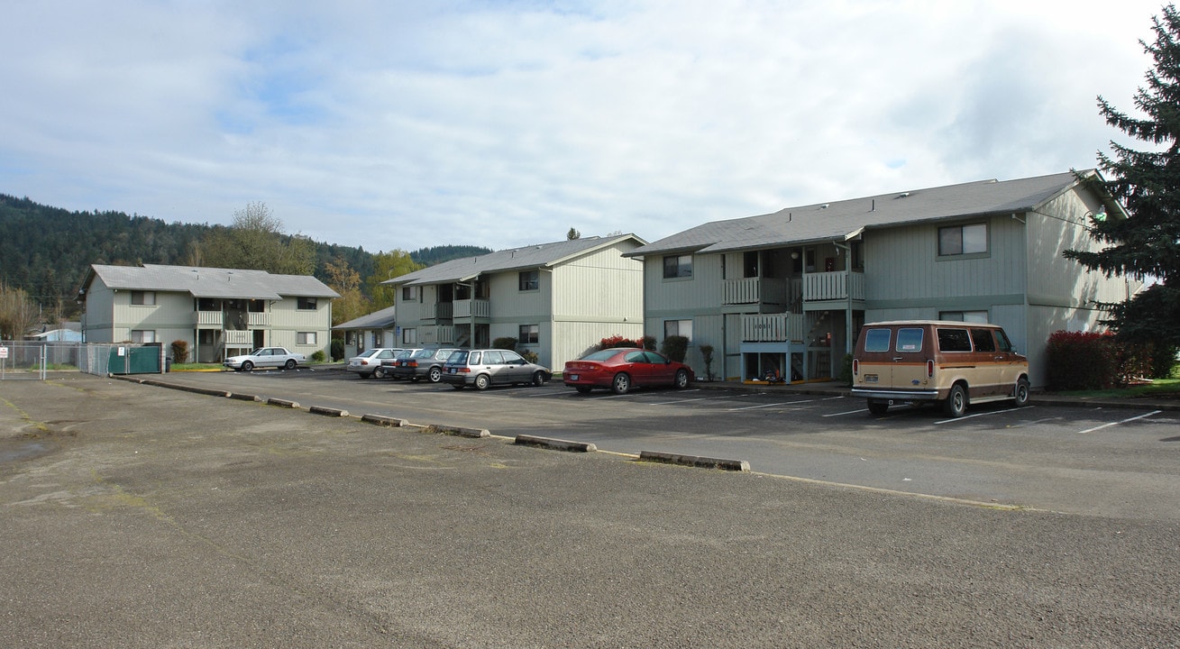 Terrace Manor Apartments in Sutherlin, OR - Foto de edificio