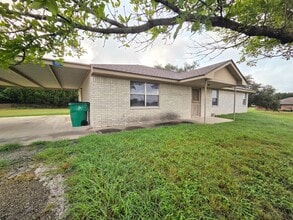 1009 Cherokee Trail in Kempner, TX - Building Photo - Building Photo