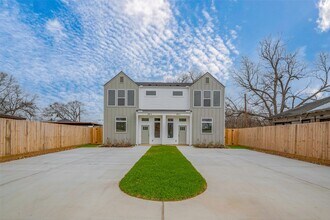 918 St Clair St in Houston, TX - Building Photo - Building Photo