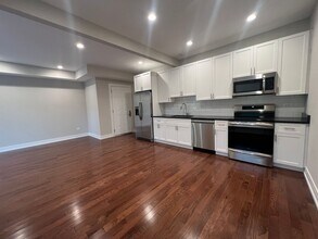 4636 N Malden St, Unit 3N in Chicago, IL - Building Photo - Building Photo