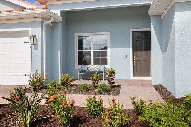 18713 Lake Hammock Dr in Naples, FL - Foto de edificio - Building Photo