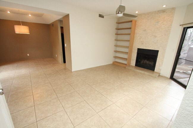 5557 N Mica Mountain Dr in Tucson, AZ - Foto de edificio - Building Photo