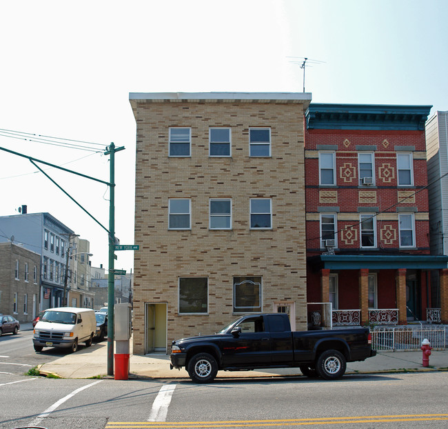 2001 New York Ave in Union City, NJ - Building Photo - Building Photo