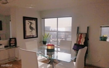 423 W Republican St in Seattle, WA - Building Photo - Building Photo