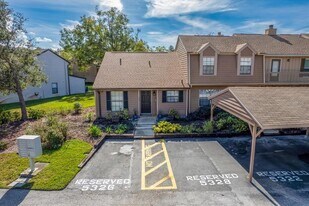 5322 Bradbury Ct in Tampa, FL - Building Photo