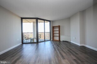 4242 East-West Hwy in Bethesda, MD - Building Photo