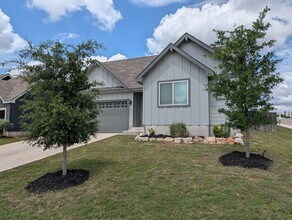 5627 Jewel Curv in San Antonio, TX - Building Photo - Building Photo