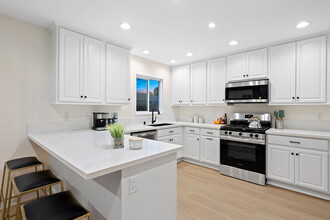 9334 Lakeview Rd in Lakeside, CA - Foto de edificio - Building Photo