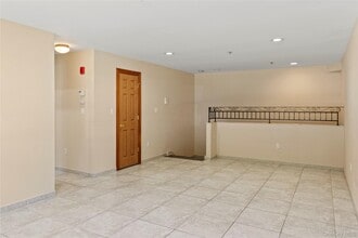 72 Cedar Swamp Rd in Glen Cove, NY - Building Photo - Building Photo