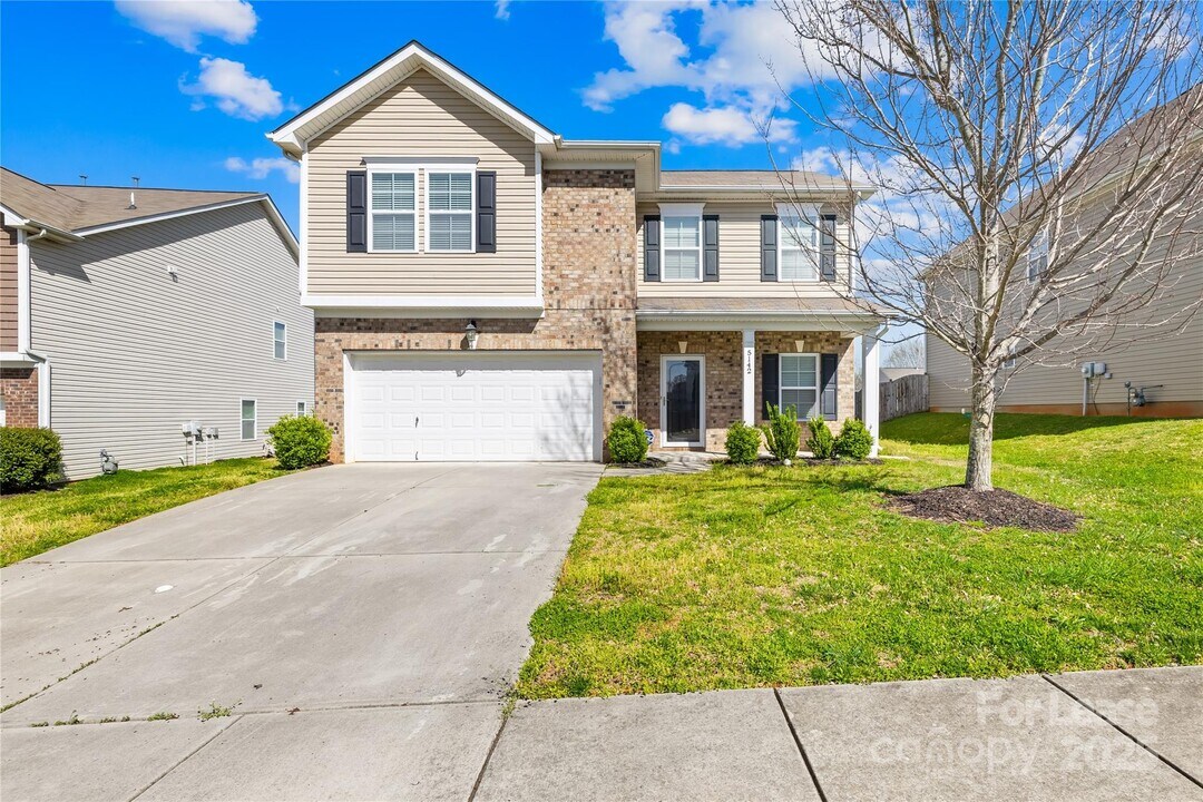5142 Elementary View Dr in Charlotte, NC - Building Photo