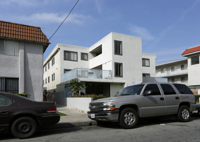 14025 Chadron Ave in Hawthorne, CA - Foto de edificio - Building Photo