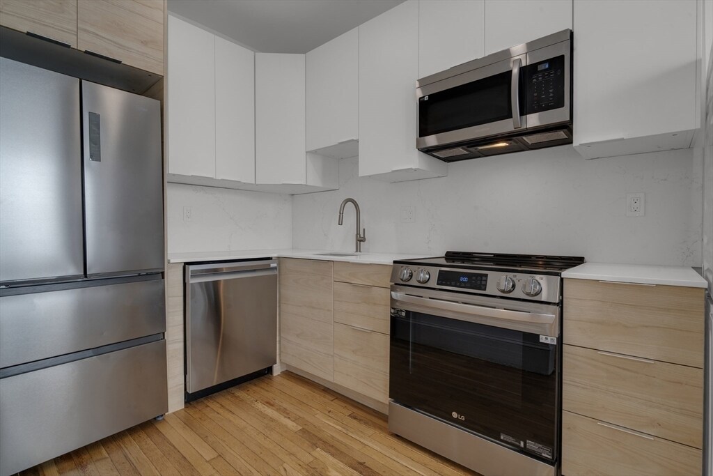 1092 Commonwealth Ave in Boston, MA - Building Photo