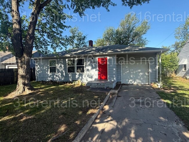 2669 S Santa Fe St in Wichita, KS - Building Photo - Building Photo