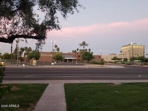 4600 N 68th St in Scottsdale, AZ - Foto de edificio - Building Photo
