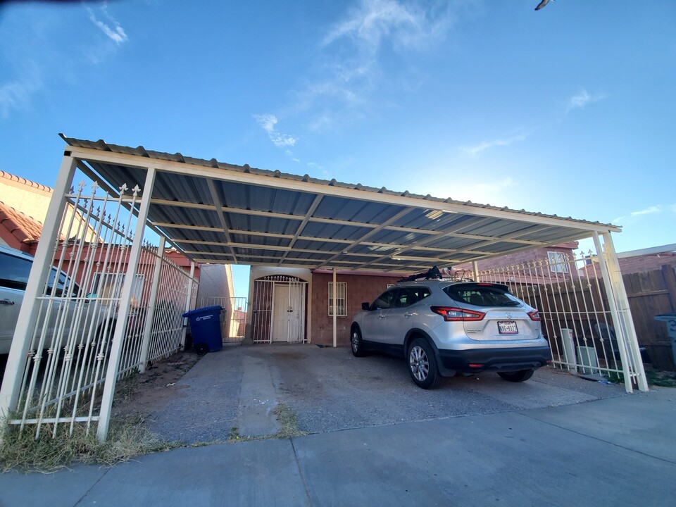 3600 Waterspring Way in El Paso, TX - Building Photo