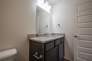 825 S Rupple Rd in Fayetteville, AR - Building Photo