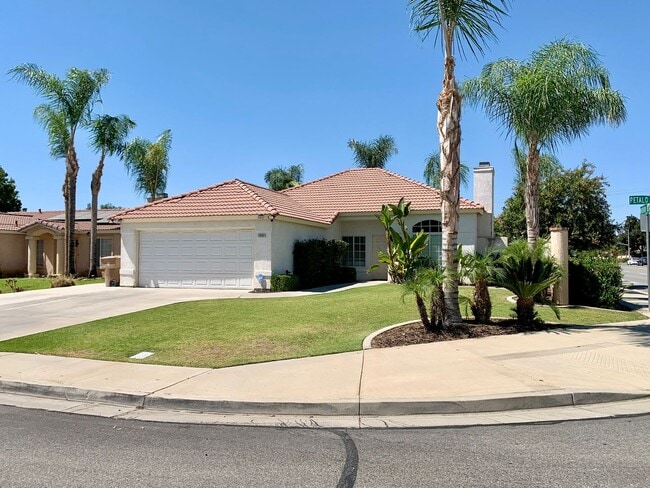 10502 Petalo Dr in Bakersfield, CA - Building Photo - Building Photo