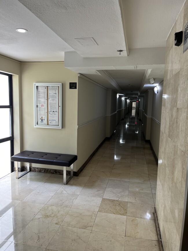 16909 N Bay Rd in Sunny Isles Beach, FL - Building Photo - Building Photo