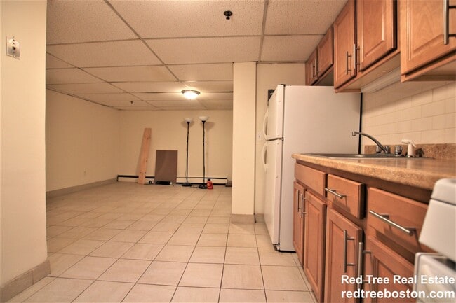 1160 Commonwealth Ave in Boston, MA - Building Photo - Building Photo