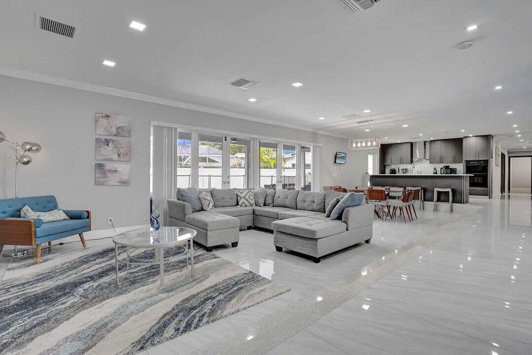 1000 Diplomat Pkwy in Hollywood, FL - Foto de edificio