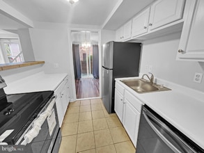 9300 Hagel Cir in Lorton, VA - Foto de edificio - Building Photo