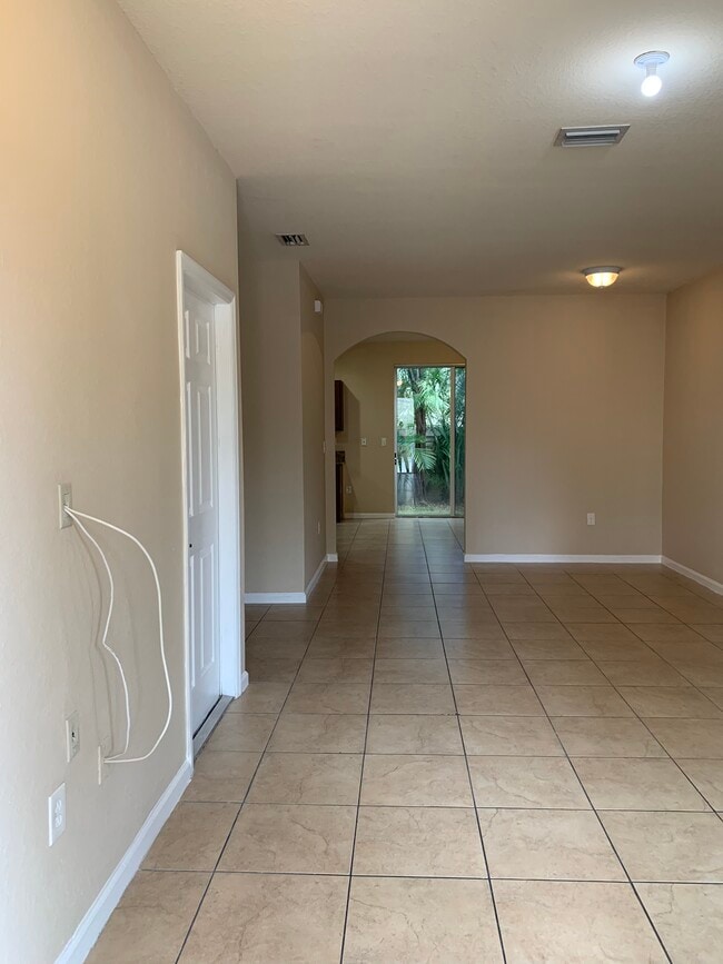 3236 NW 31st Terrace in Lauderdale Lakes, FL - Building Photo - Building Photo