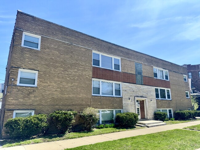 property at 7325 S Kingston Ave