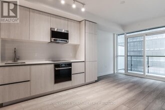 110 Broadway Ave in Toronto, ON - Building Photo - Building Photo