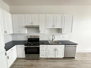 1514 E 15th St, Unit 09 in Plano, TX - Foto de edificio - Building Photo