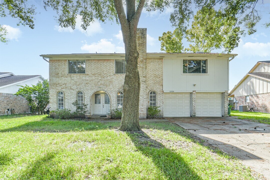 12526 Chessington Dr in Houston, TX - Building Photo