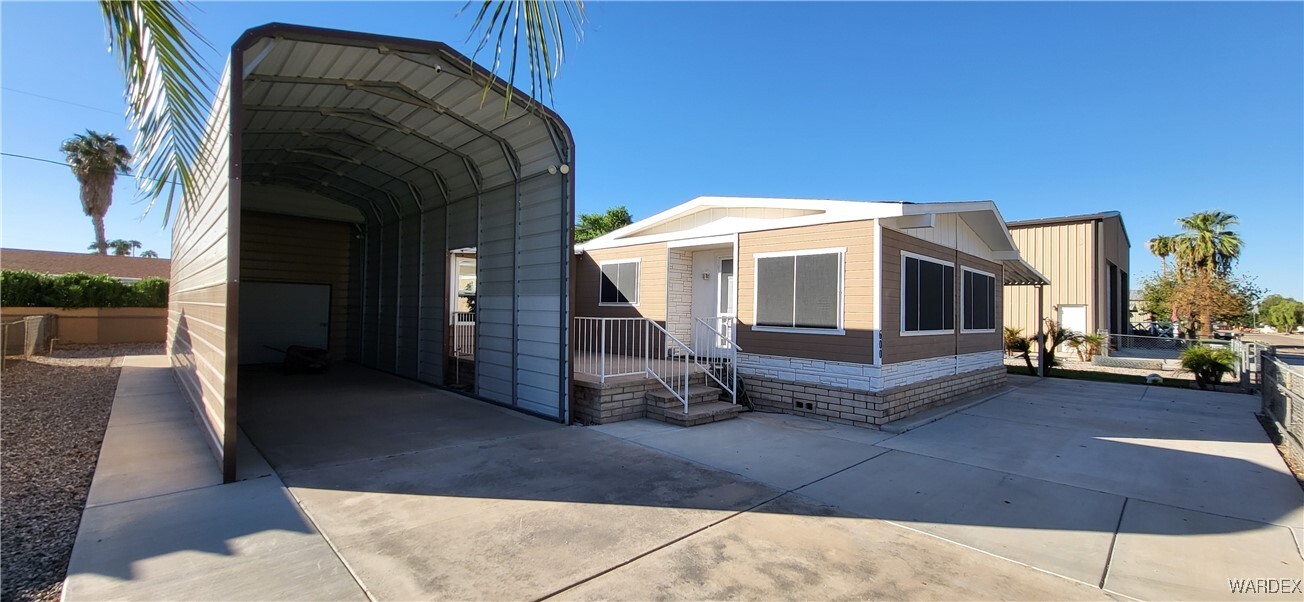 600 Gordon Dr in Mohave Valley, AZ - Foto de edificio