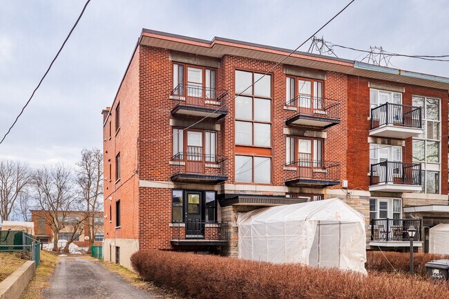 2524 Des Carrières St in Montréal, QC - Building Photo - Primary Photo