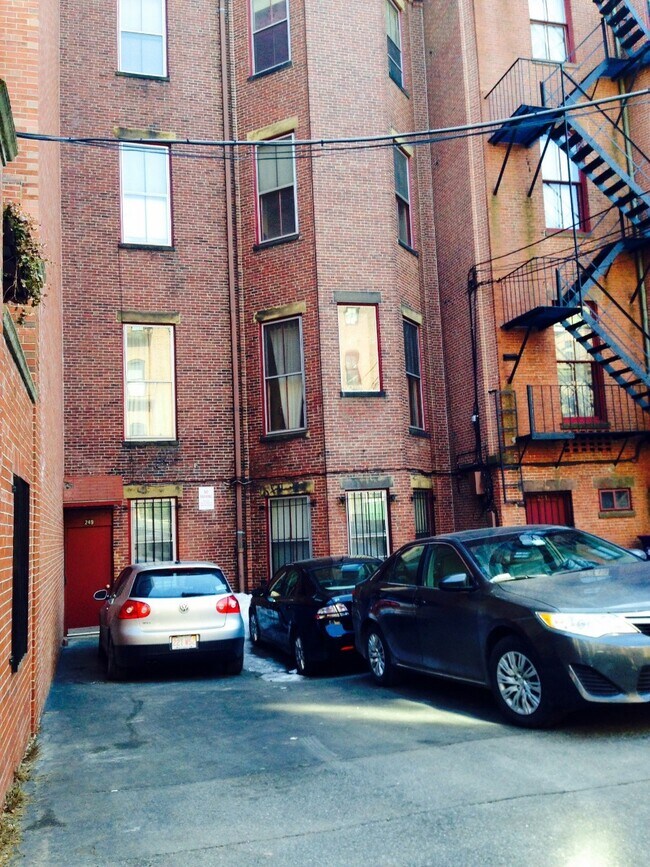 249 Commonwealth Ave in Boston, MA - Foto de edificio - Building Photo